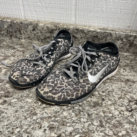 Black/Grey/White cheetah print Nikes- Free TR Connect 2 - Picture 9 of 9